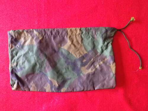 RHODESIAN ARMY - PRIVATELY MADE NYLON CAMMO `HOUSEWIFE` - MADE FROM GB CAMO RAINCOAT!    (7902)