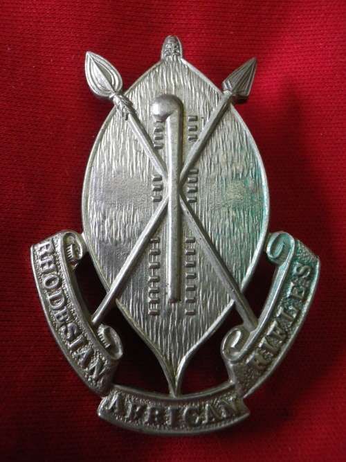 RHODESIAN AFRICAN RIFLES  - WHITE METAL HEADDRESS BADGE  - MADE FIRMIN     (6015)