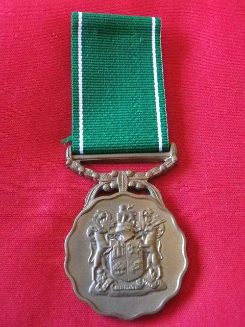 SADF -GOOD SERVICE FULL SIZE BRONZE MEDAL - 10 YRS - NUMBERED, UNRESEARCHED, 1st DESIGN RIBBON(4972)