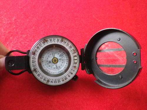 RHODESIAN BUSH WAR - PRISMATIC MARCHING COMPASS IN LEATHER CASE - MADE BARKER & SON UK - (6507)