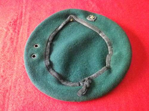 ZIMBABWE NATIONAL ARMY EARLY BERET, AS WORN BY EX RHODESIAN - RIM 53CM / 21`    (7996)