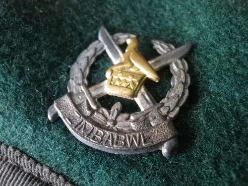 ZIMBABWE NATIONAL ARMY EARLY BERET, AS WORN BY EX RHODESIAN - RIM 53CM / 21`    (7996)