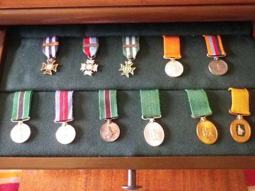 RHODESIAN HONOURS AND AWARDS - 45X MINIATURES SET - IN ORIGINAL BOX - NO 306 - MADE LIVINGSTONE MINT