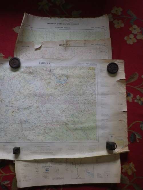 RHODESIA & NYASALAND + RHODESIA 3 X MAPS - FORT VICTORIA - NOTE DAMAGE, DISCOLOURATION (7985)