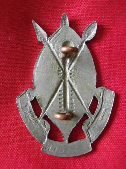 RHODESIAN AFRICAN RIFLES - WM HEADDRESS BADGE PRE 1965 - STAMPED FIRMIN     (8049)
