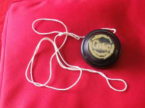 COKE RUSSELL `BREAKDANCER ` YO-YO + STRING - RARE - SEE CONDITION - ONLY WON IN COMPS.  (2907)