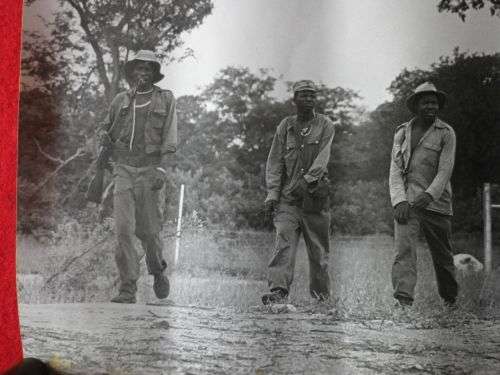 RHODESIA - `TERRS`  COMING INTO `PAPA` ASSEMBLY POINT - OFFICIAL PHOTO BY RAOC SGT P GRIFFITHS(8079)
