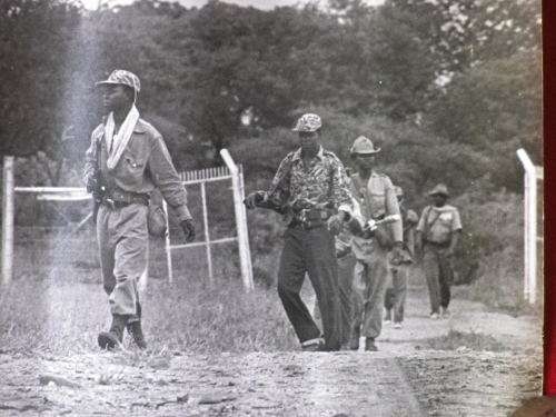 RHODESIA - `TERRS`  COMING INTO `PAPA` ASSEMBLY POINT - OFFICIAL PHOTO BY RAOC SGT P GRIFFITHS(8079)