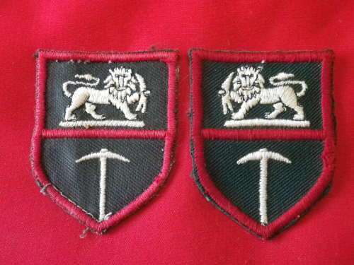 RHODESIAN ARMY - FACING PAIR  EMBROIDERED SHOULDER PATCHES      (8133)