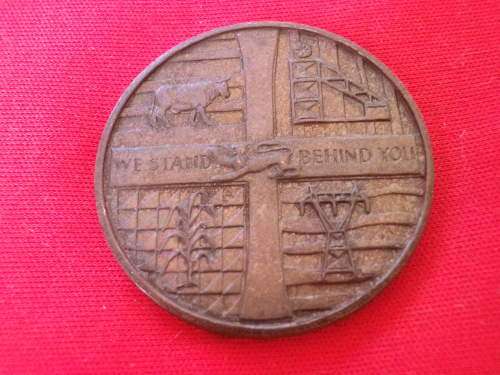 RHODESIA INDEPENDENCE BRONZE MEDALLION              (8160)