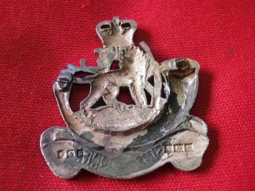RHODESIAN LIGHT INFANTRY - OFFICERS HALLMARKED SILVER QC BERET BADGE - LUGS REMOVED  (8180)