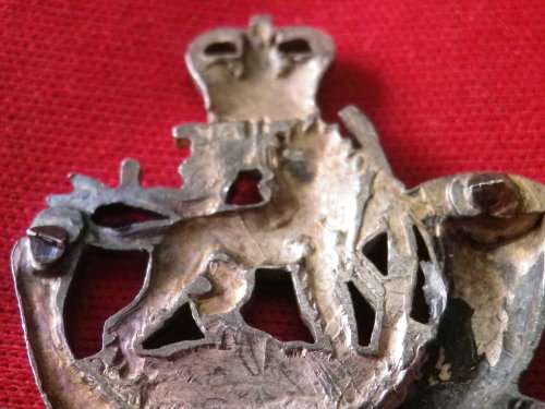 RHODESIAN LIGHT INFANTRY - OFFICERS HALLMARKED SILVER QC BERET BADGE - LUGS REMOVED  (8180)