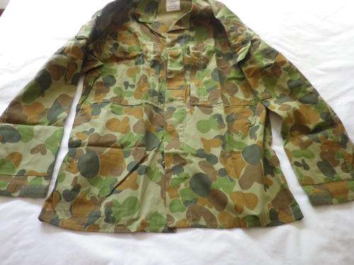 AUSTRALIAN ARMY `BUNNY EARS` PATTERN JUNGLE CAMMO SHIRT + TROUSERS     (4125)