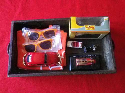 GOOD LOT - MIXED COLLECTABLES INCL. VESPA, VW COCA-COLA MODELS + FANTA / PEPSI ITEMS  (2921)