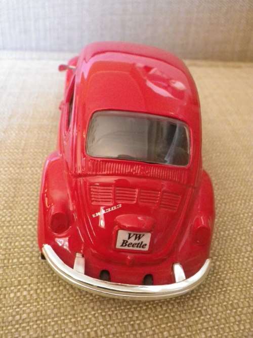 GOOD LOT - MIXED COLLECTABLES INCL. VESPA, VW COCA-COLA MODELS + FANTA / PEPSI ITEMS  (2921)