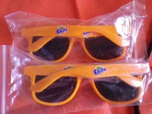 GOOD LOT - MIXED COLLECTABLES INCL. VESPA, VW COCA-COLA MODELS + FANTA / PEPSI ITEMS  (2921)