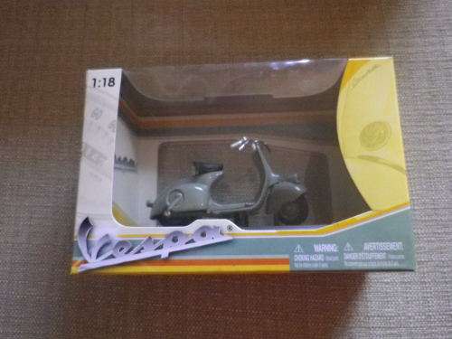 GOOD LOT - MIXED COLLECTABLES INCL. VESPA, VW COCA-COLA MODELS + FANTA / PEPSI ITEMS  (2921)