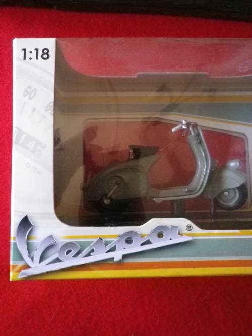 GOOD LOT - MIXED COLLECTABLES INCL. VESPA, VW COCA-COLA MODELS + FANTA / PEPSI ITEMS  (2921)