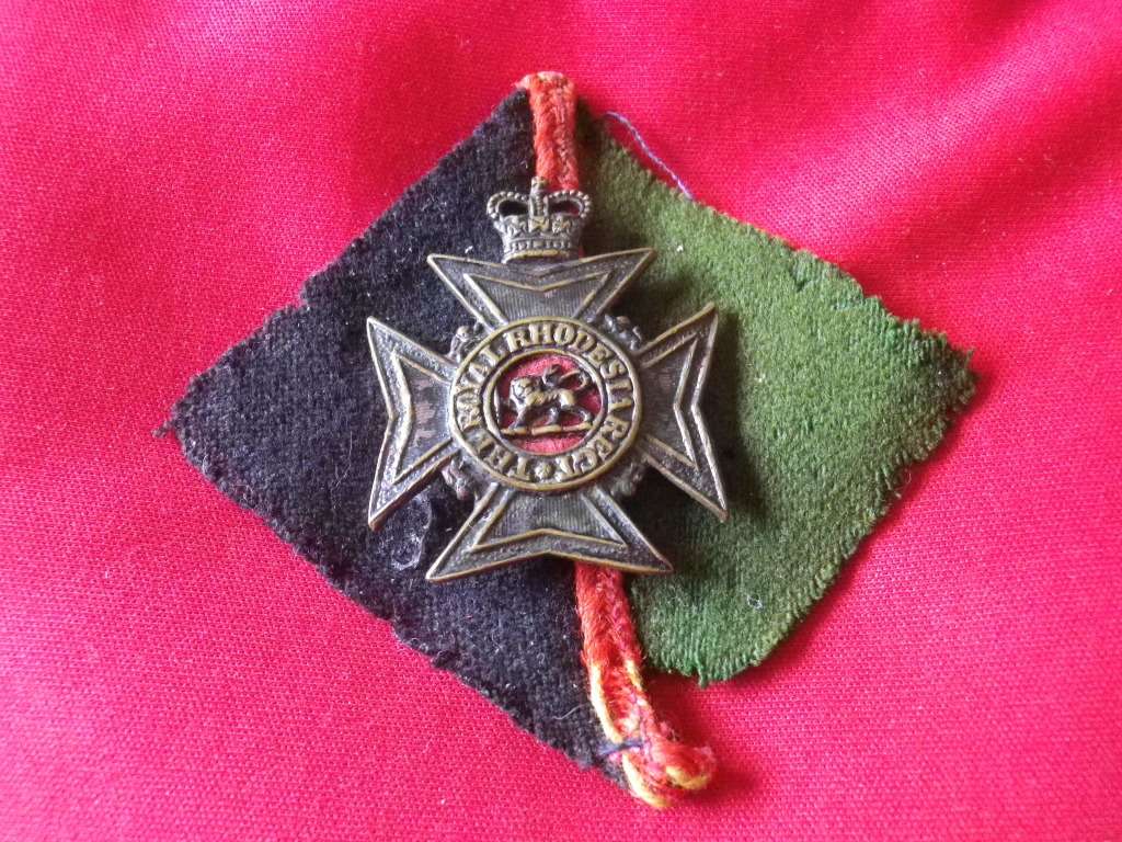 ROYAL RHODESIA REGIMENT - BRASS QC  CAP BADGE + 1 BN BACKING - FREYED / HOLES   (8241)
