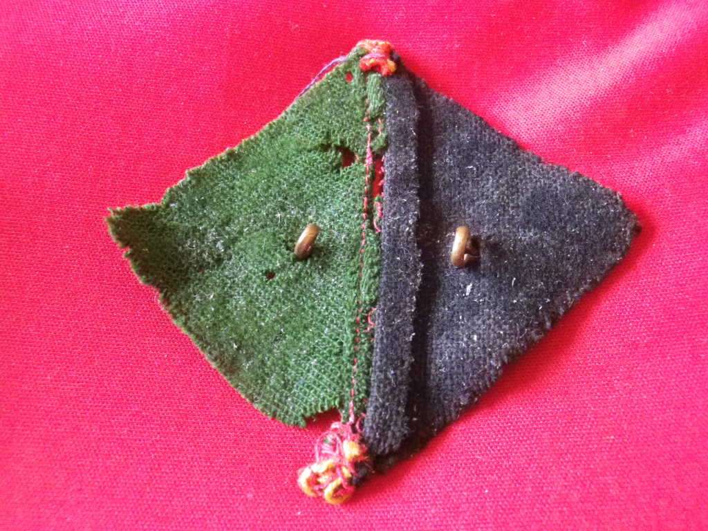 ROYAL RHODESIA REGIMENT - BRASS QC  CAP BADGE + 1 BN BACKING - FREYED / HOLES   (8241)