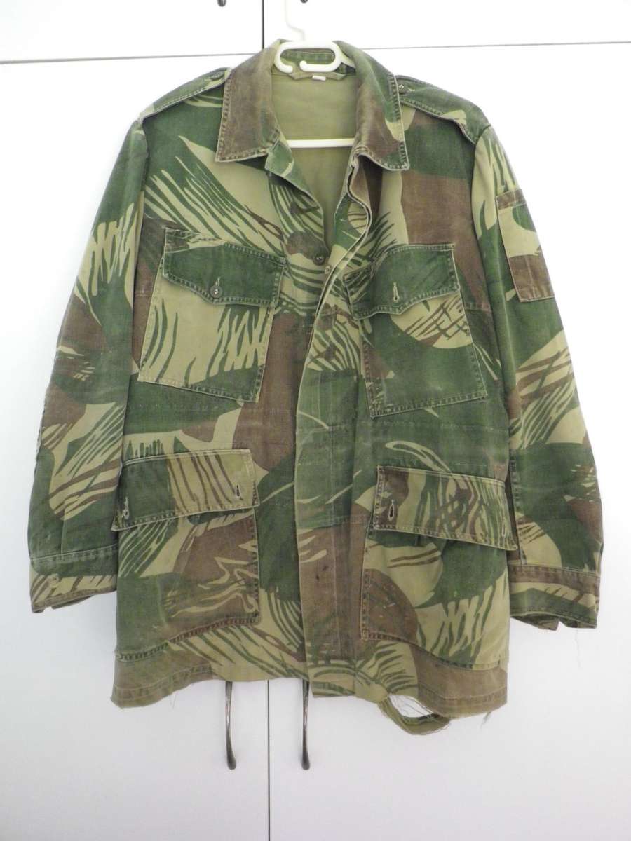 RHODESIAN ARMY - CAMMO COMBAT JACKET SIZE 2 -  NOTE TEAR AT BOTTOM FRONT + MINOR REPAIRS (8246)