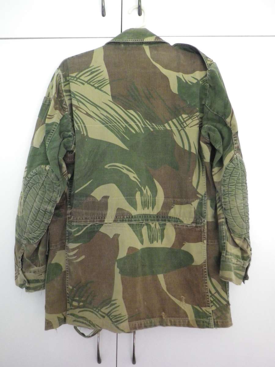 RHODESIAN ARMY - CAMMO COMBAT JACKET SIZE 2 -  NOTE TEAR AT BOTTOM FRONT + MINOR REPAIRS (8246)