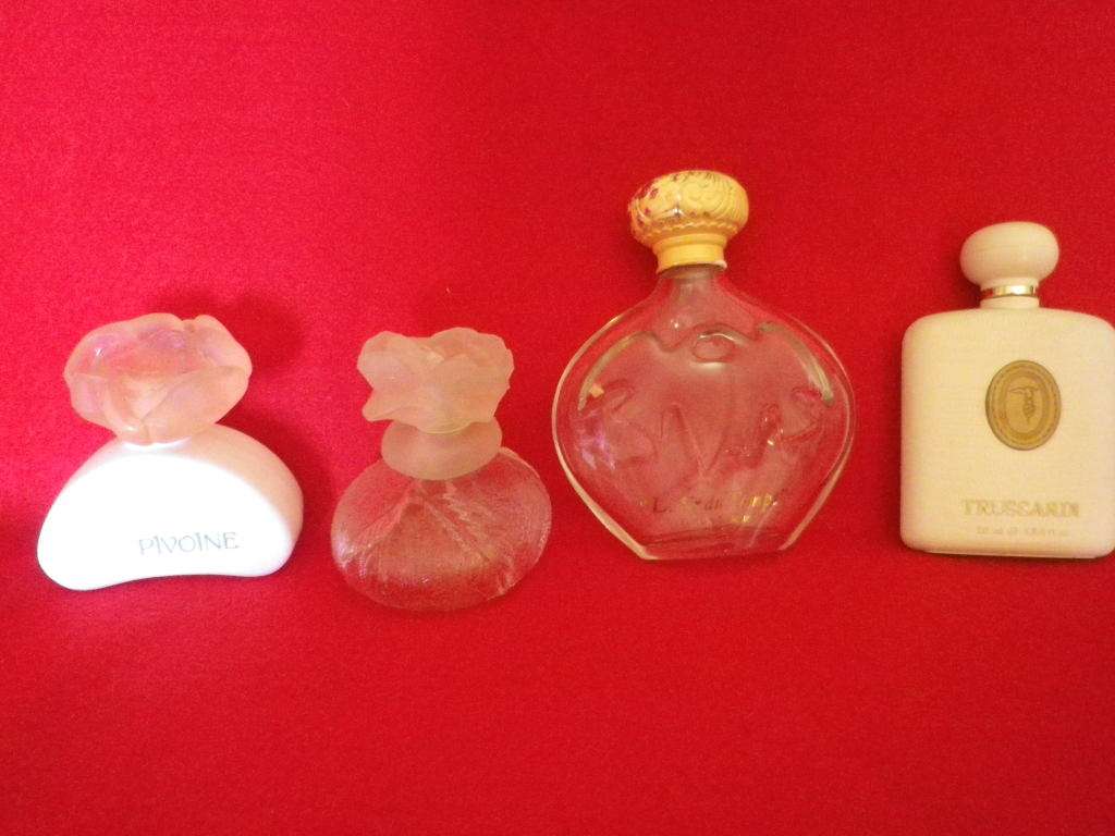LOT OF 4 PERFUME BOTTLES - EMPTY                     (pb1)