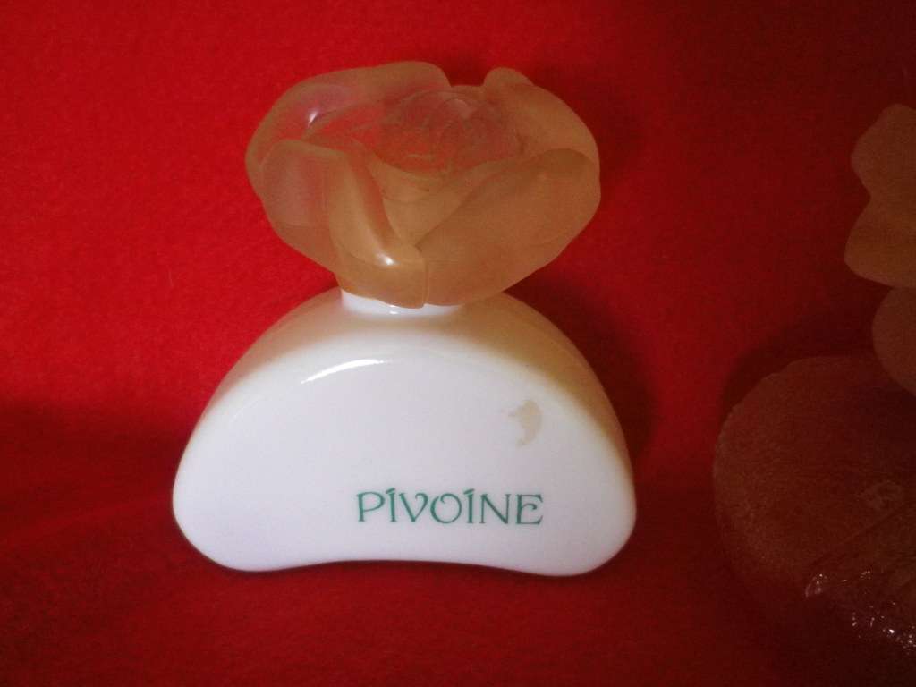 LOT OF 4 PERFUME BOTTLES - EMPTY                     (pb1)