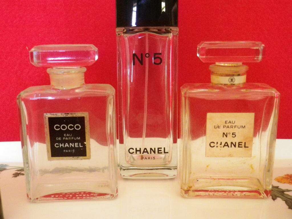 LOT OF 5 PERFUME BOTTLES - EMPTY    - 4 X CHANEL, 1 X CARTIER                (pb4)