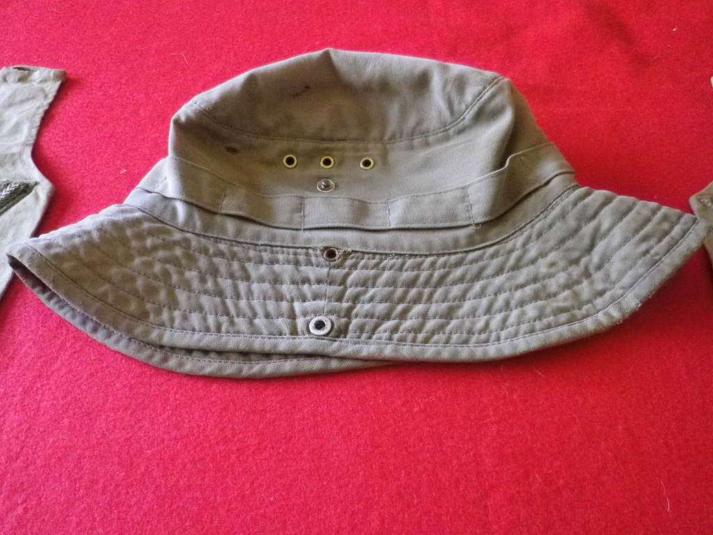 SADF - `BOSHOED` + CORPORALS BRASSARDS - MINOR HOLES ON HAT - SIZE 59cm/23`   (2931)