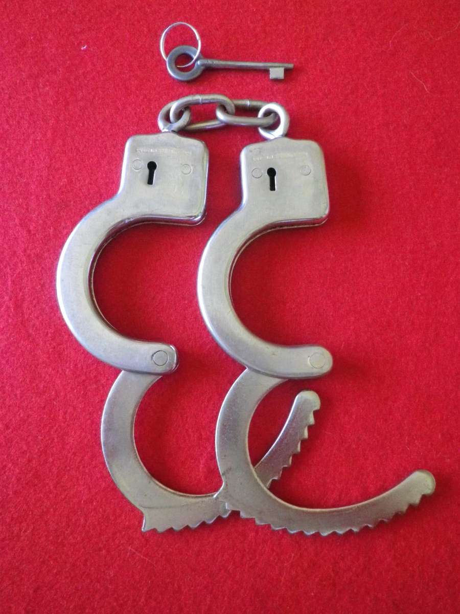 RHODESIA BSAP - PAIR REUTELER HANDCUFFS WITH MADE UP KEY - IN WORKING ORDER, BUT STIFF    (8259)