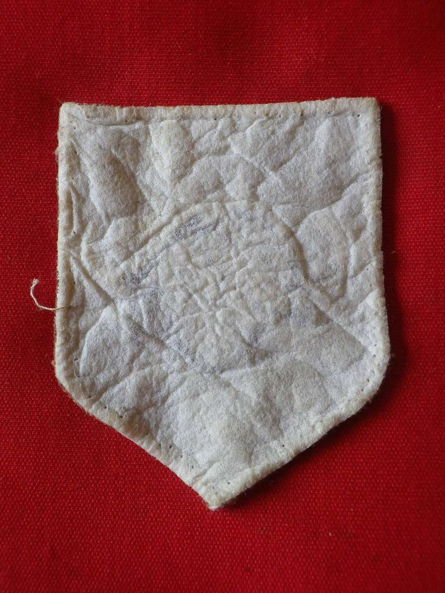 RHODESIAN ARMY - 3 BRIGADE (MANICALAND)  EMBROIDERED SHOULDER PATCH      (8273)