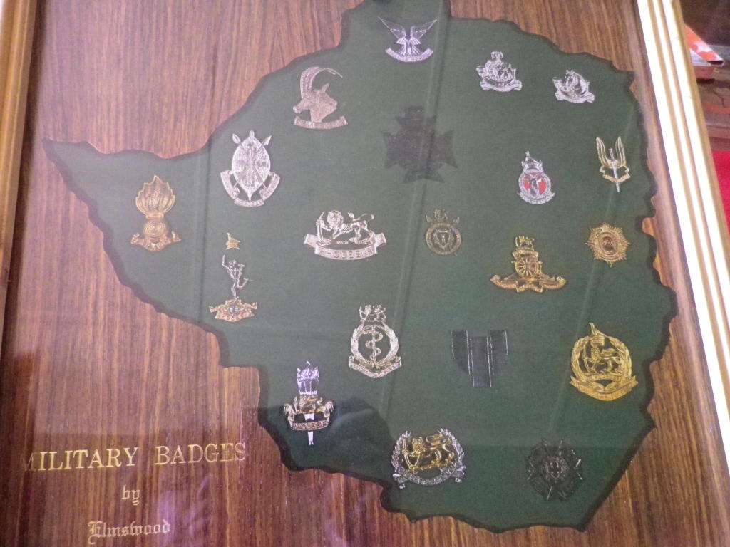 RHODESIAN ARMY FRAMES PIC OF UNIT BADGES - MADE ELMSWOOD, MARANDELLAS - 32.5mm X 32.5mm  (8308)