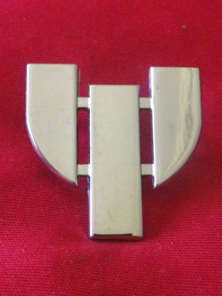 RHODESIAN PSYCHOLOGICAL OPERATIONS UNIT CHROME BERET BADGE - UNCOMMON   (8326)