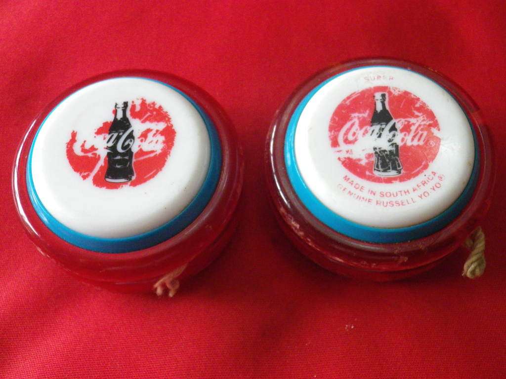 2 X RUSSEL SUPER COCA COLA YOYO`S + STRINGS - NOTE CHIPS - SEE PICS     (2951)