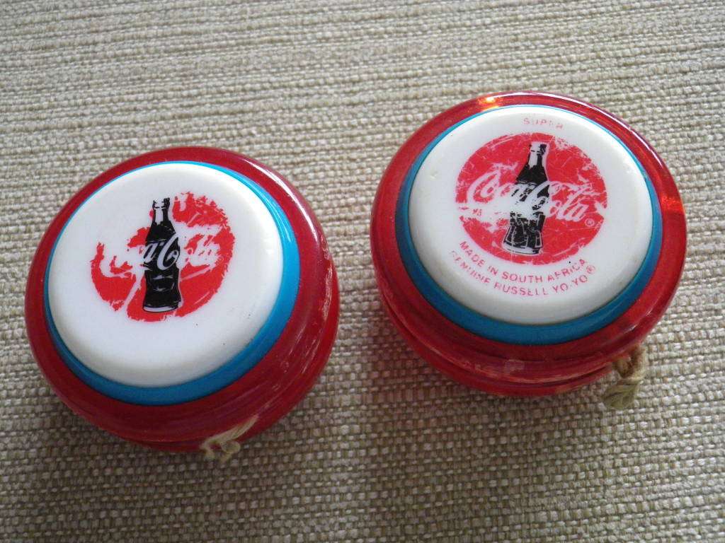 2 X RUSSEL SUPER COCA COLA YOYO`S + STRINGS - NOTE CHIPS - SEE PICS     (2951)