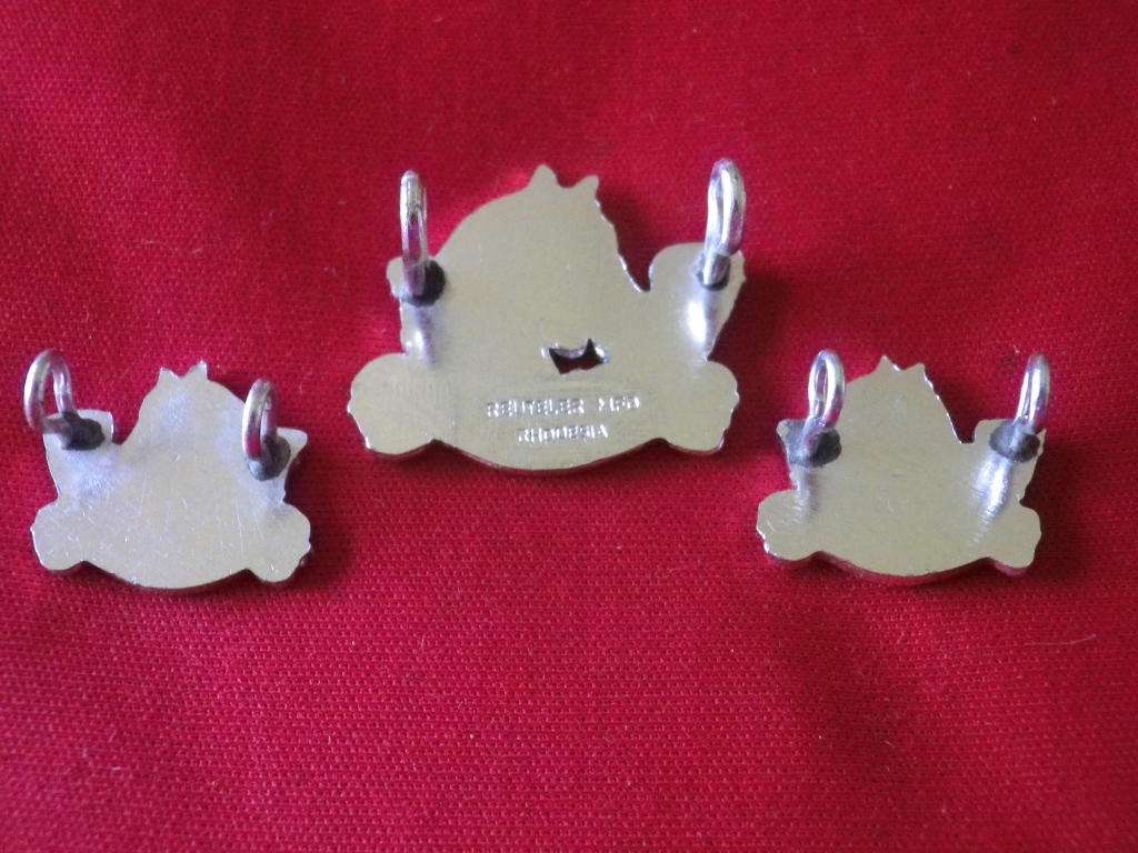 RHODESIA - GREY`S SCOUTS SET ANODISED BERET + FACING PAIR COLLAR BADGES - CAP STAMPED REUTELER(8373)