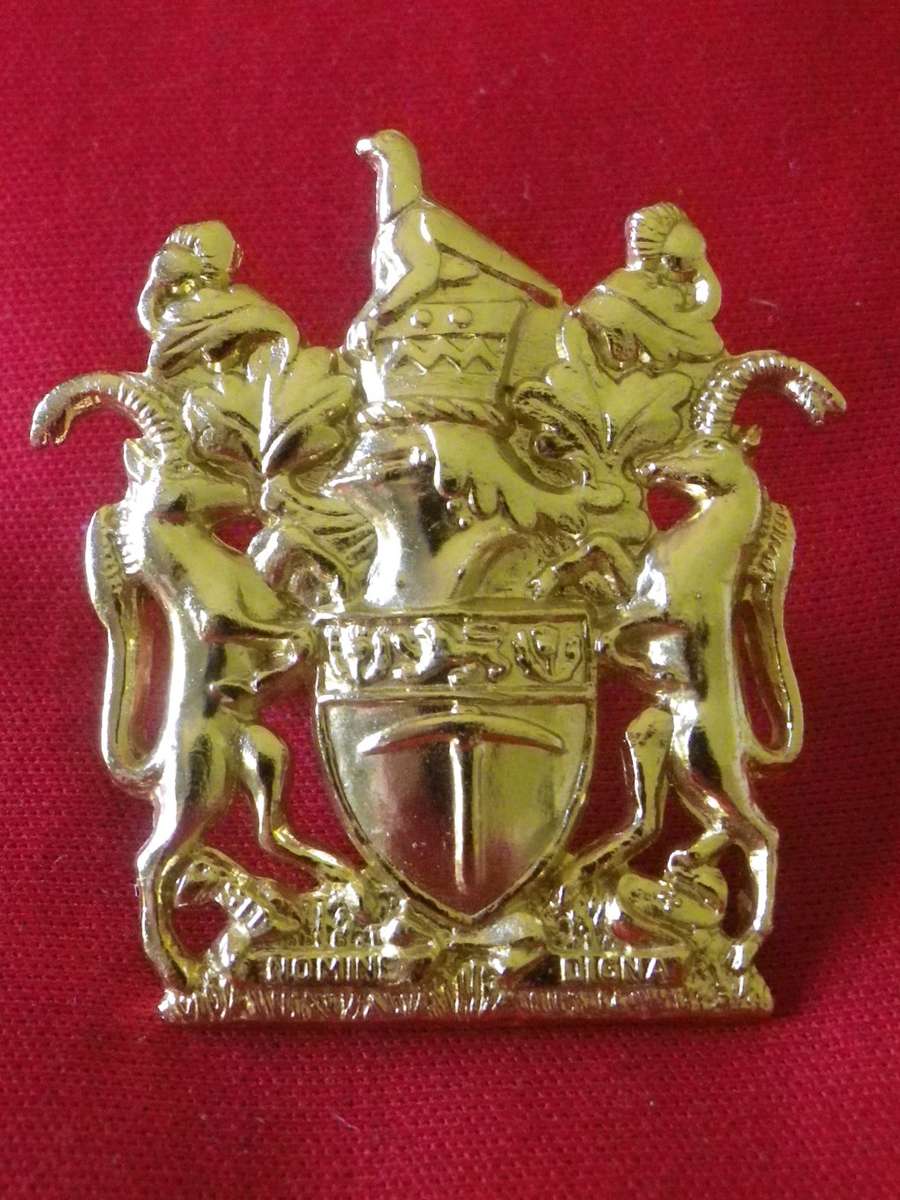 RHODESIAN ARMY - WO1 GOLD ANODISED WRIST BADGE - LUGS CRIMPED    (8381)