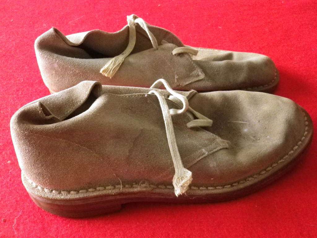 RHODESIAN WOMENS SERVICES OFFICERS ISSUED VELDSKOENS - STAMPED BATA - SIZE 5  - RARE       (8438)