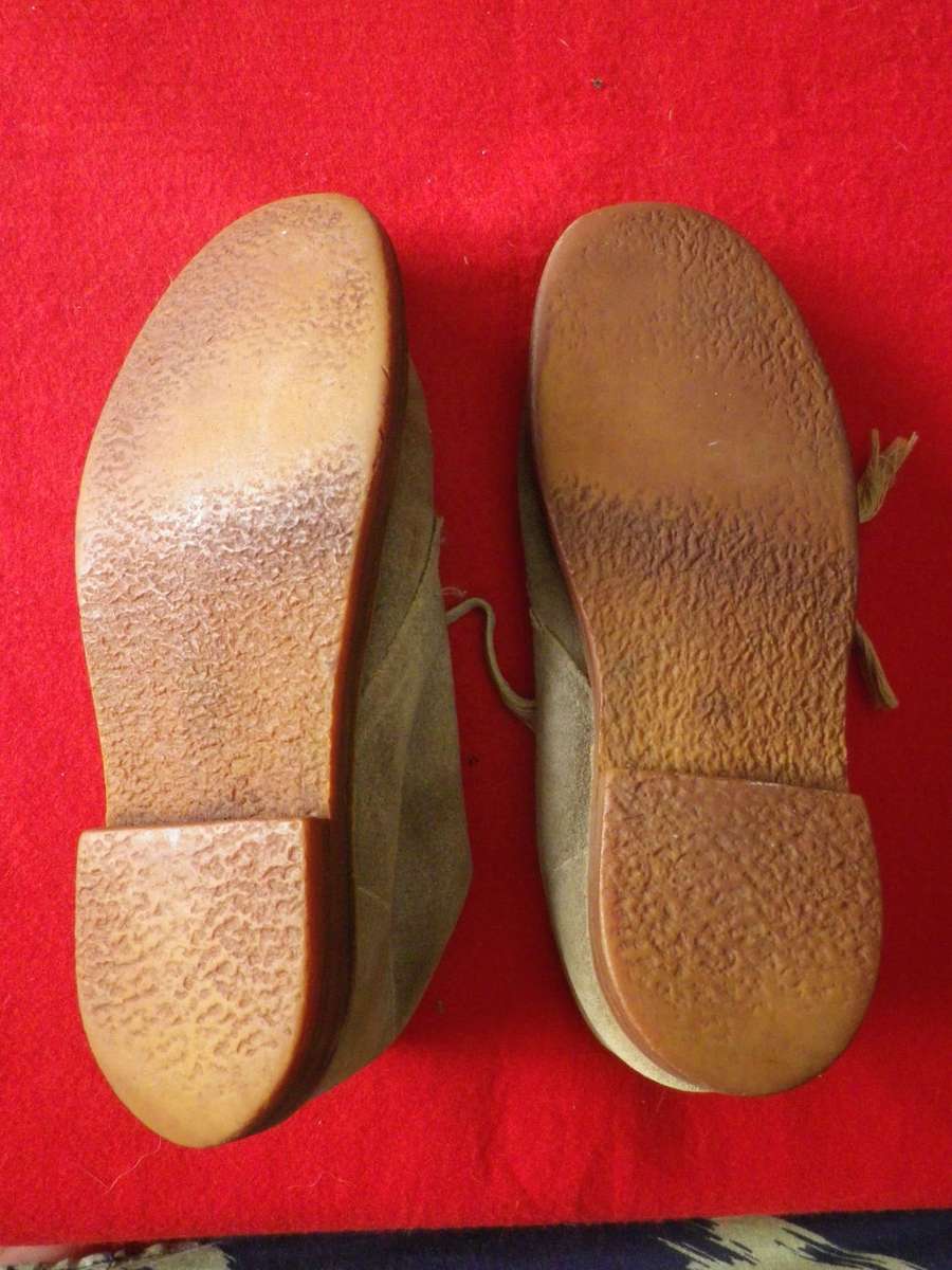 RHODESIAN WOMENS SERVICES OFFICERS ISSUED VELDSKOENS - STAMPED BATA - SIZE 5  - RARE       (8438)