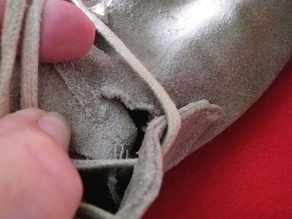 RHODESIAN WOMENS SERVICES OFFICERS ISSUED VELDSKOENS - STAMPED BATA - SIZE 5  - RARE       (8438)