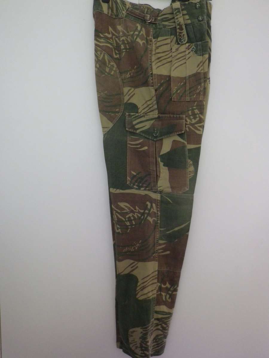 RHODESIAN ARMY CAMMO TROUSERS - APPROX MEDIUM - METAL WAIST CLIPS - ANKLE TIES MISSING  (8436)