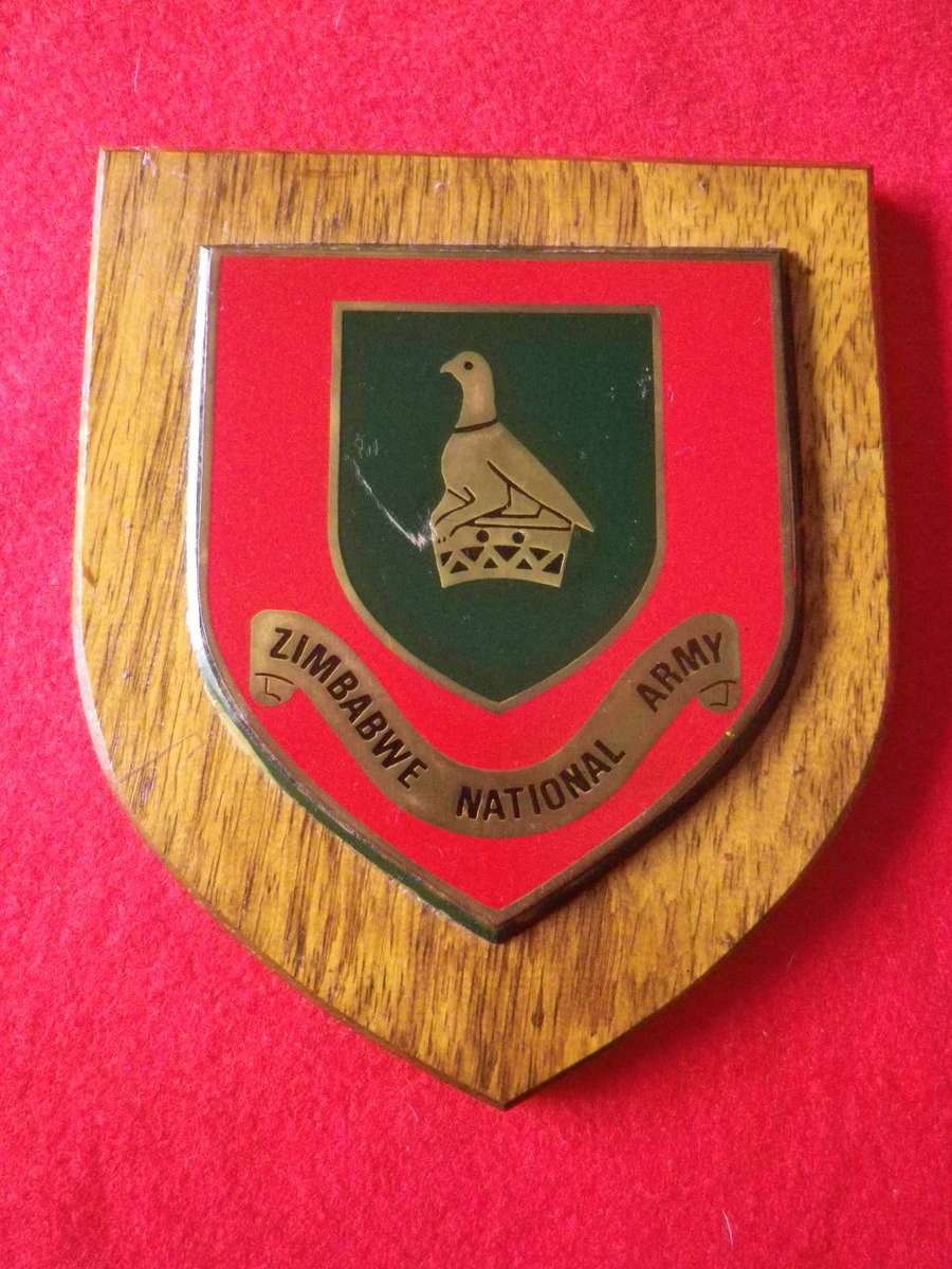 ZIMBABWE NATIONAL ARMY PLAQUE - EARLY POST RHODESIA                 (1075)