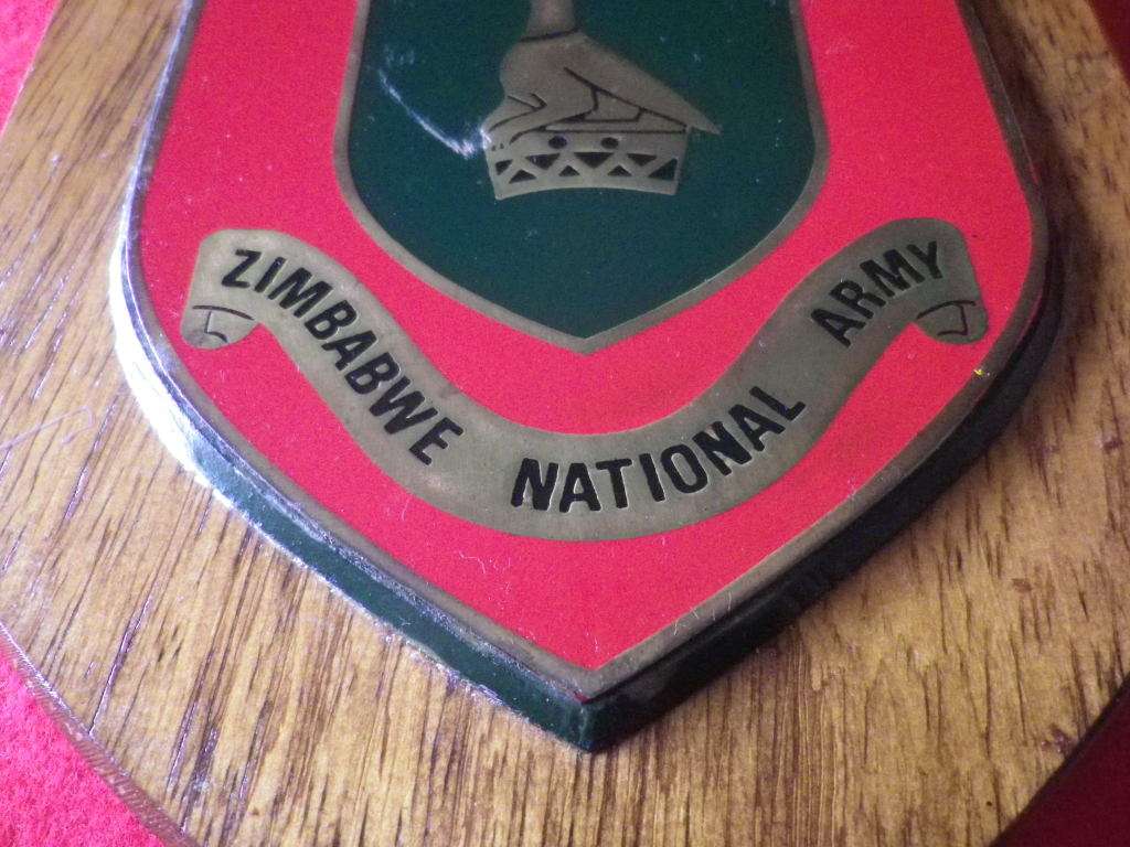 ZIMBABWE NATIONAL ARMY PLAQUE - EARLY POST RHODESIA                 (1075)