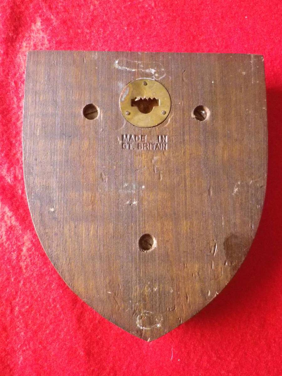 ROYAL RHODESIA REGT. PLAQUE         - EARLY ENAMEL PAINTED - MADE GREAT BRITAIN   (8577)