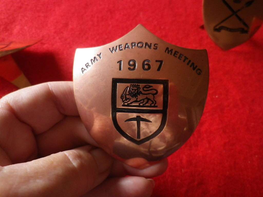 RHODESIAN SCHOOL OF INFANTRY + ARMY WEAPONS MEETING MINI COPPER PRESENTATION PLAQUES (8594)