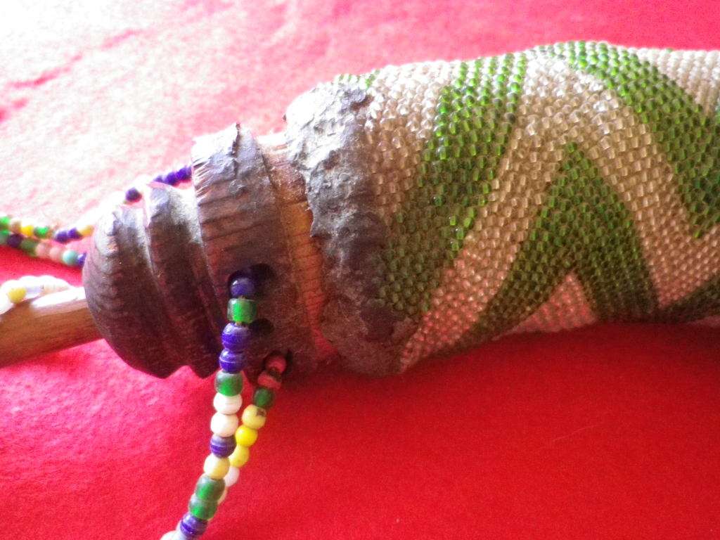 RHODESIA - EARLY NDEBELE POWDER HORN - BEADED + ORIGINAL STOPPER - FROM MATOPOS AREA       (8608)