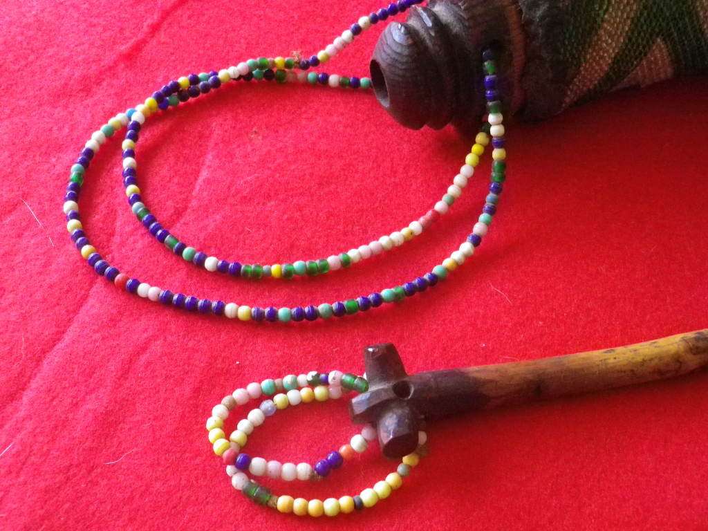 RHODESIA - EARLY NDEBELE POWDER HORN - BEADED + ORIGINAL STOPPER - FROM MATOPOS AREA       (8608)