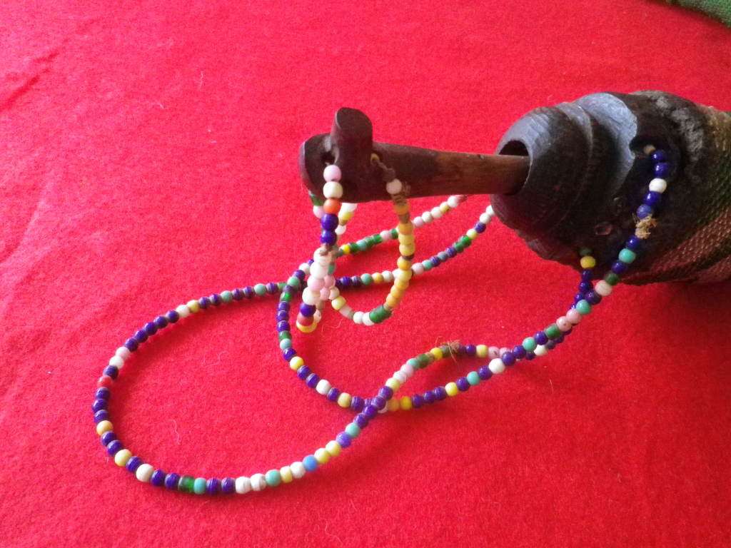 RHODESIA - EARLY NDEBELE POWDER HORN - BEADED + ORIGINAL STOPPER - FROM MATOPOS AREA       (8608)