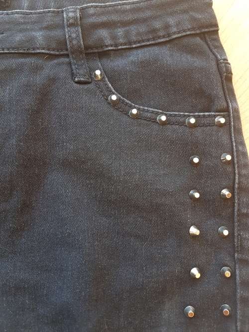 Ladies Trendy Studded Black Denim Shorts / Size 30 / In Excellent Condition